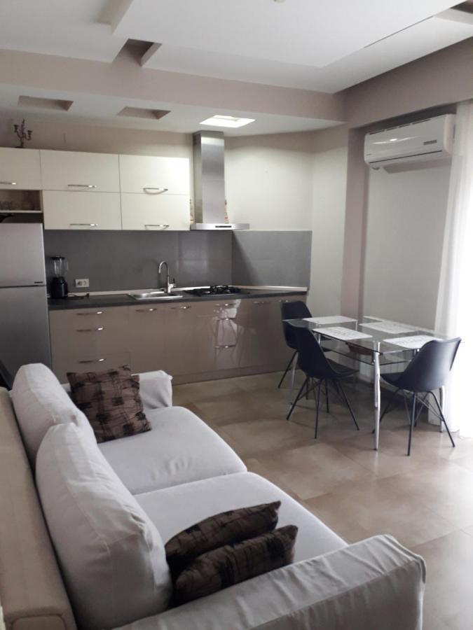 Apartment On Rustaveli Batumi Exteriör bild
