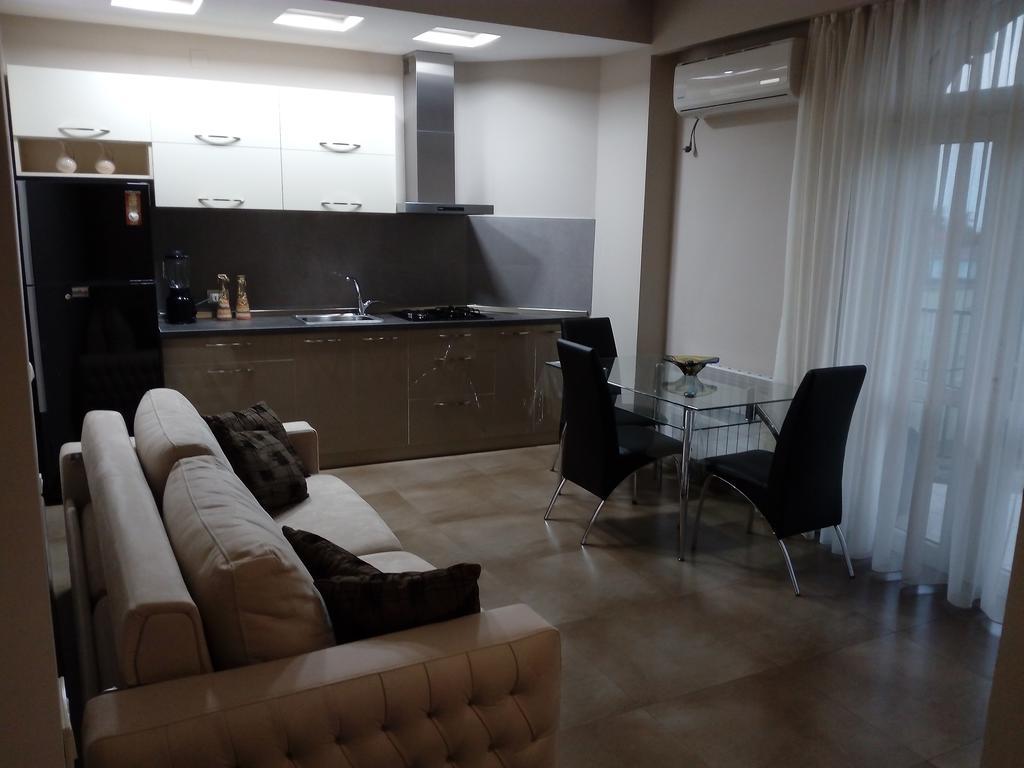 Apartment On Rustaveli Batumi Exteriör bild